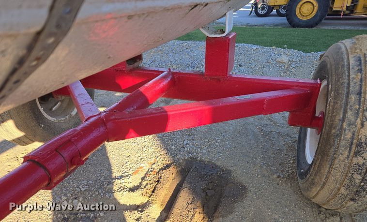 image for item EE7960 NH3 tank trailer