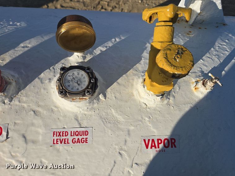 image for item EE7960 NH3 tank trailer