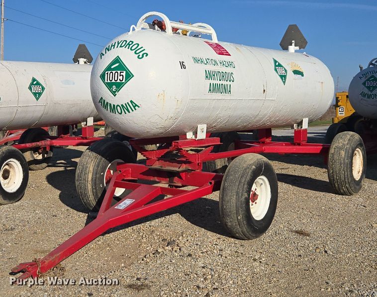 image for item EE7961 NH3 tank trailer