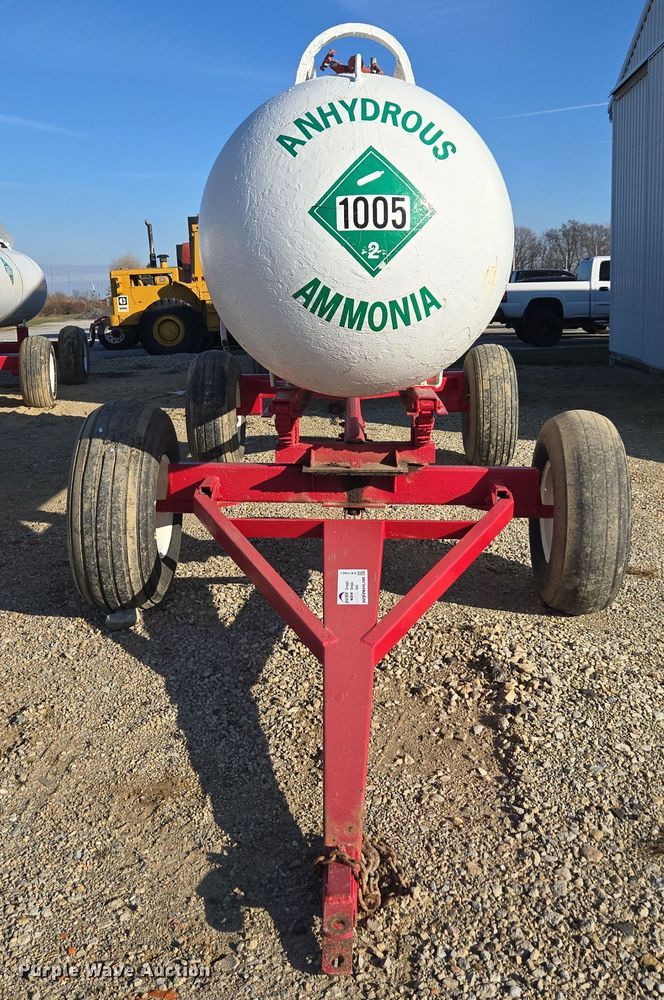 image for item EE7961 NH3 tank trailer