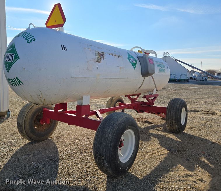 image for item EE7961 NH3 tank trailer