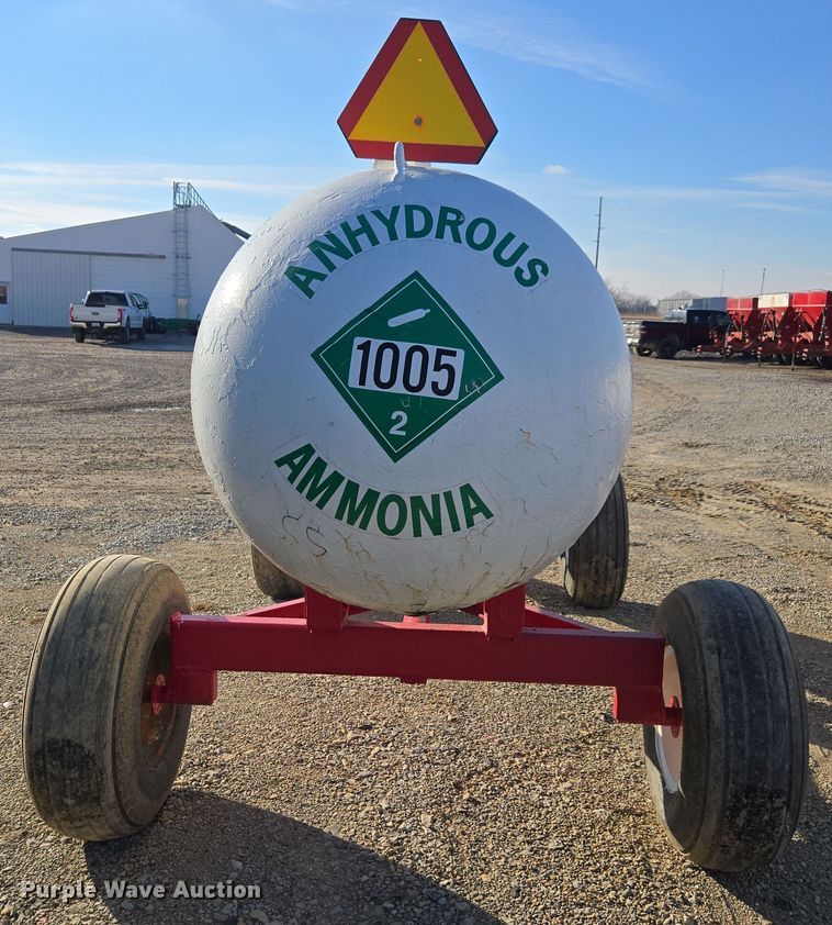 image for item EE7961 NH3 tank trailer