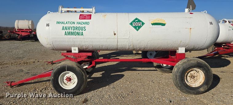 image for item EE7961 NH3 tank trailer