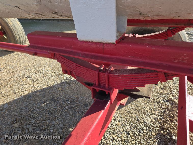 image for item EE7961 NH3 tank trailer