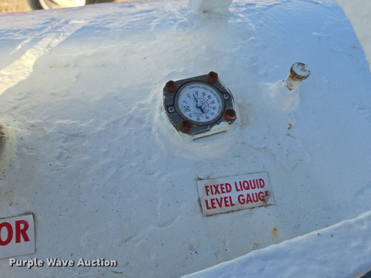 image for item EE7961 NH3 tank trailer