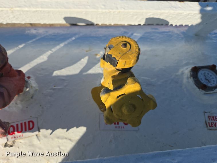 image for item EE7961 NH3 tank trailer