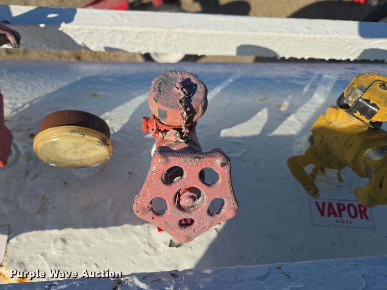 image for item EE7961 NH3 tank trailer