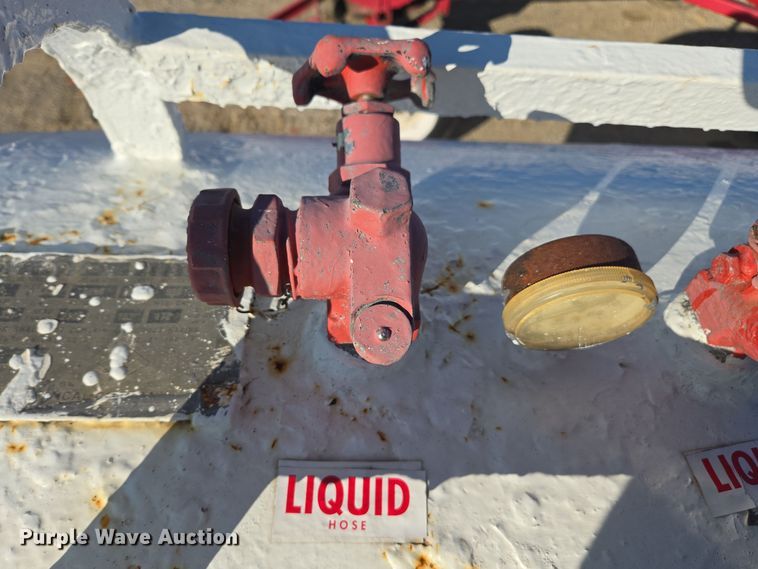 image for item EE7961 NH3 tank trailer