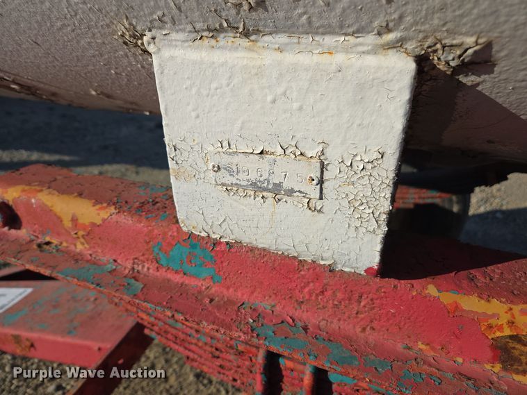 image for item EE7962 Vistron NH3 tank trailer