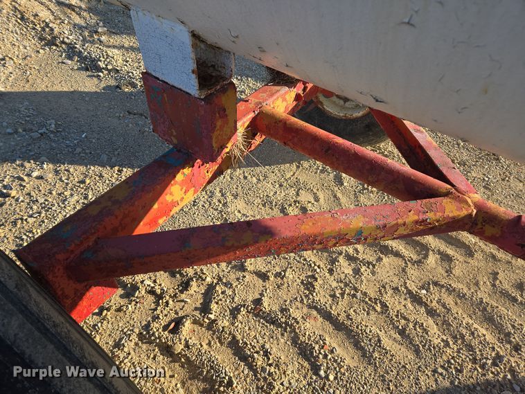 image for item EE7962 Vistron NH3 tank trailer