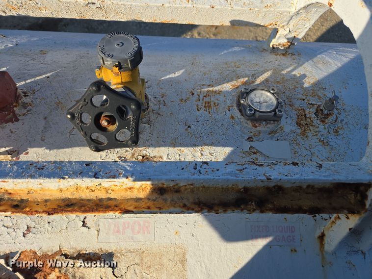 image for item EE7962 Vistron NH3 tank trailer