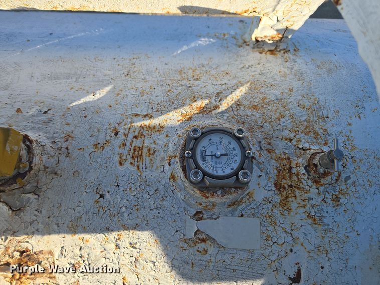 image for item EE7962 Vistron NH3 tank trailer