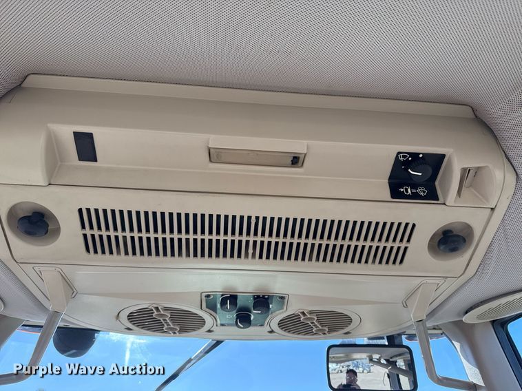 image for item EG2337 John Deere 6415 MFWD tractor