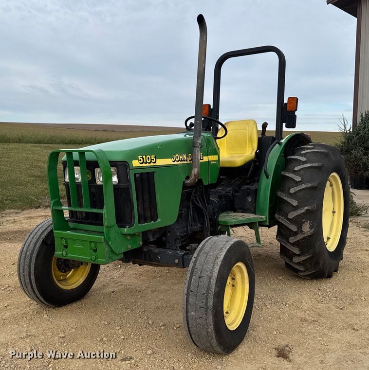 image for item EG7019 2003 John Deere 5105 tractor