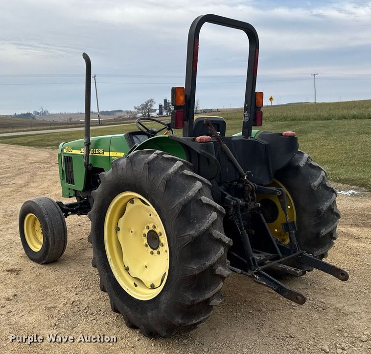 image for item EG7019 2003 John Deere 5105 tractor