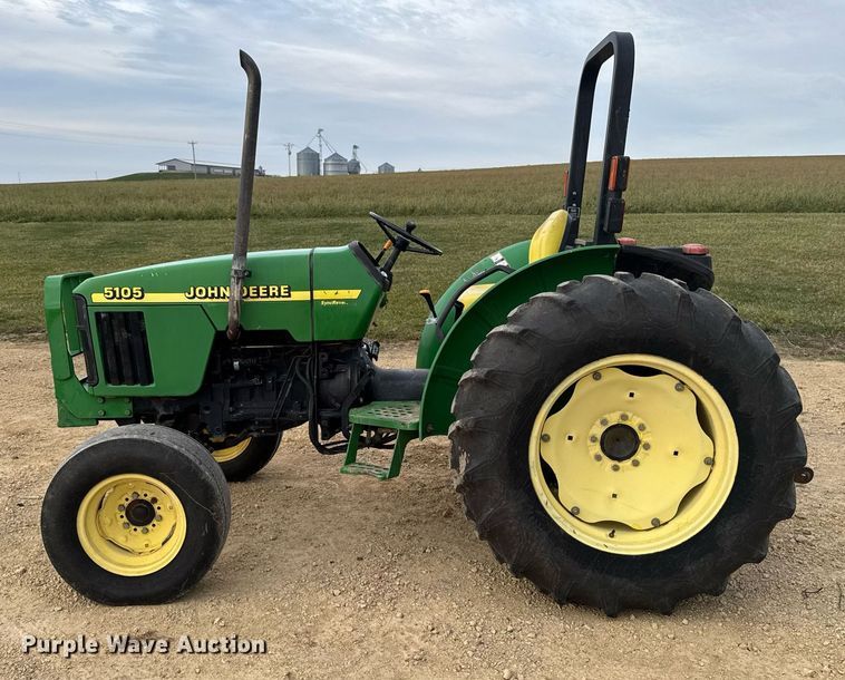 image for item EG7019 2003 John Deere 5105 tractor
