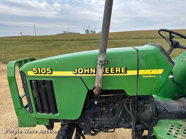 image for item EG7019 2003 John Deere 5105 tractor