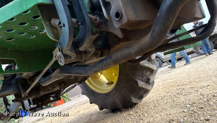image for item EG7019 2003 John Deere 5105 tractor