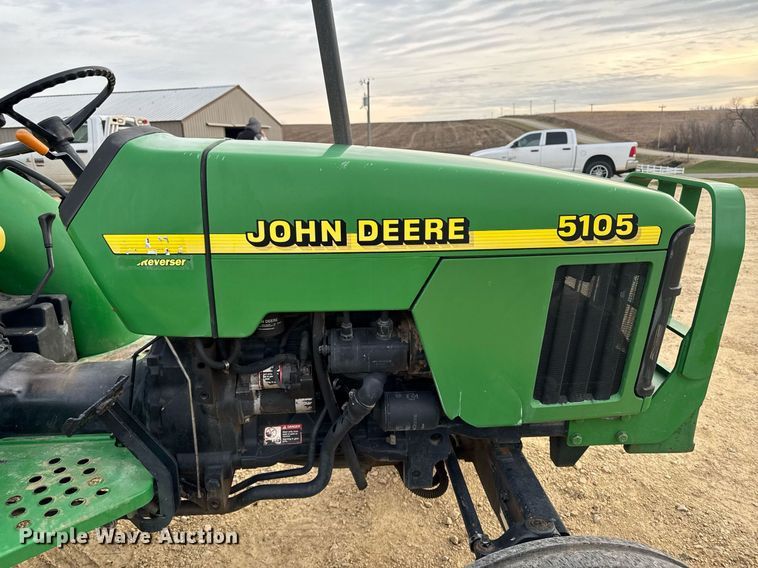 image for item EG7019 2003 John Deere 5105 tractor
