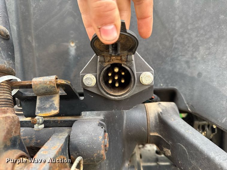 image for item EG7019 2003 John Deere 5105 tractor