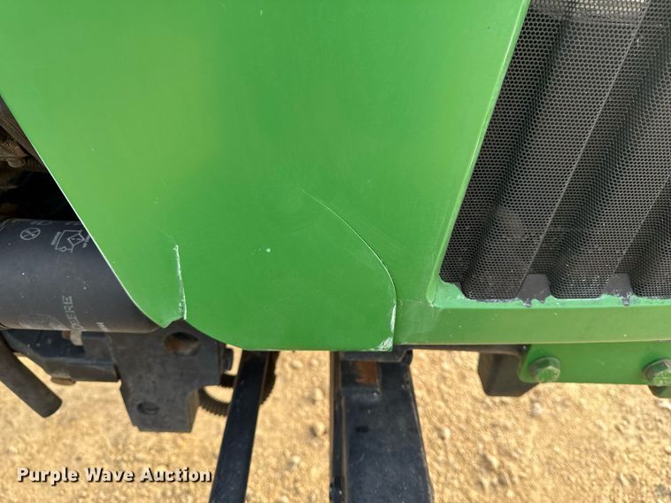 image for item EG7019 2003 John Deere 5105 tractor