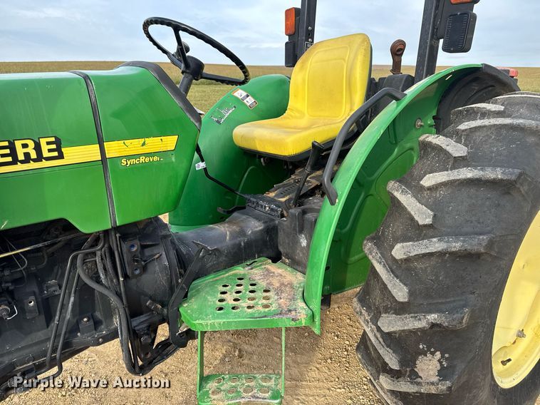 image for item EG7019 2003 John Deere 5105 tractor