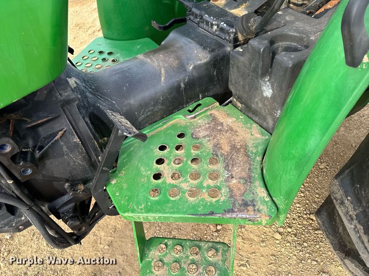 image for item EG7019 2003 John Deere 5105 tractor