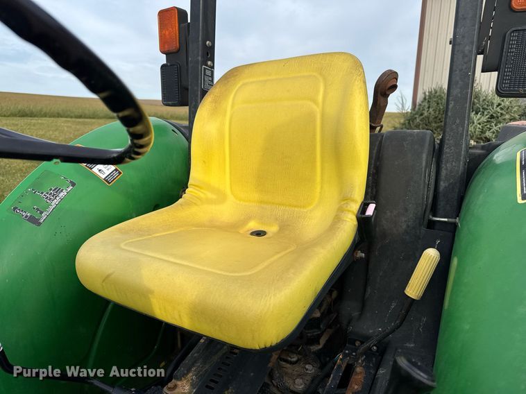 image for item EG7019 2003 John Deere 5105 tractor