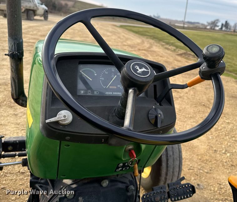 image for item EG7019 2003 John Deere 5105 tractor