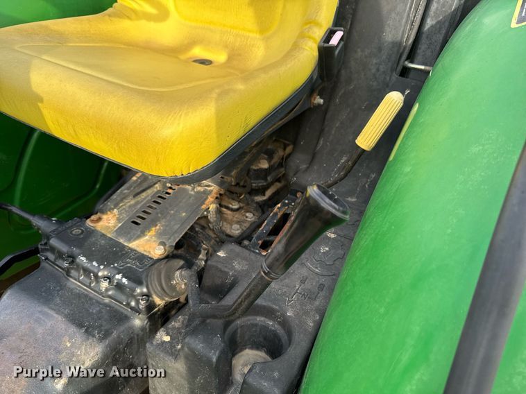 image for item EG7019 2003 John Deere 5105 tractor