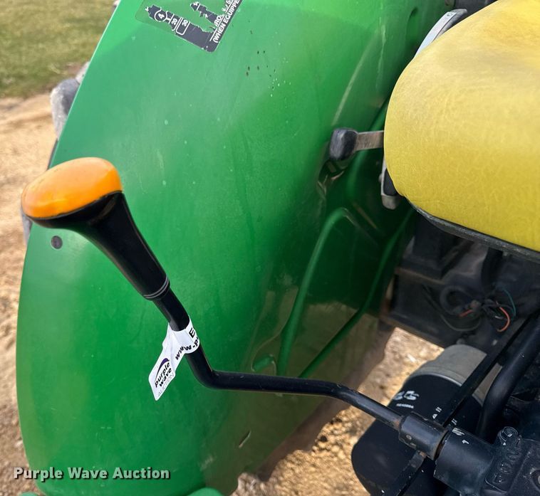 image for item EG7019 2003 John Deere 5105 tractor