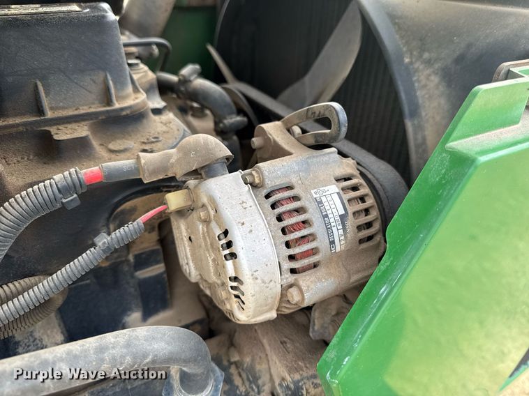 image for item EG7019 2003 John Deere 5105 tractor