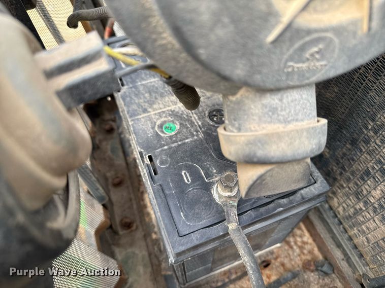 image for item EG7019 2003 John Deere 5105 tractor