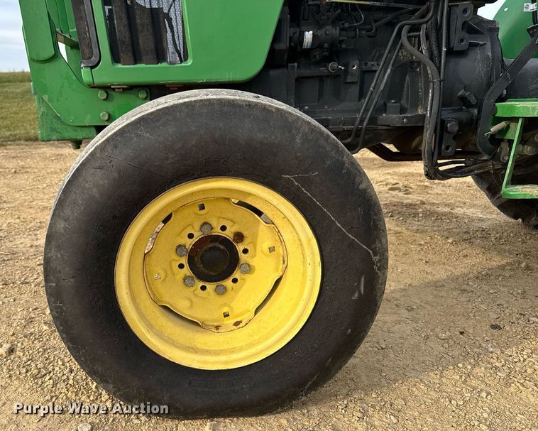 image for item EG7019 2003 John Deere 5105 tractor