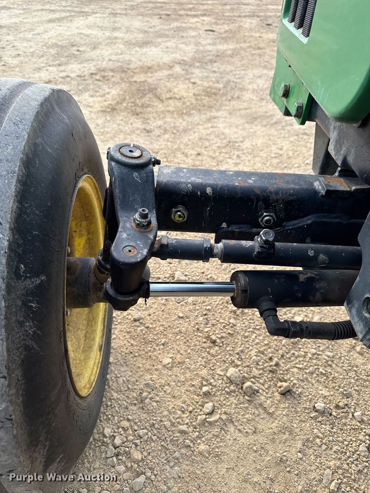 image for item EG7019 2003 John Deere 5105 tractor