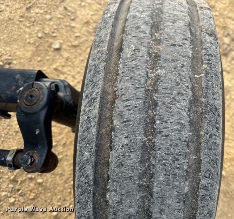 image for item EG7019 2003 John Deere 5105 tractor