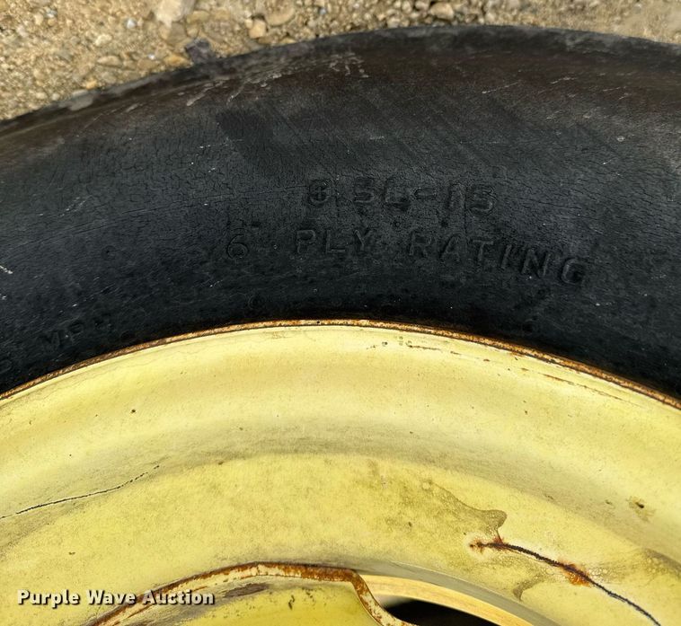 image for item EG7019 2003 John Deere 5105 tractor