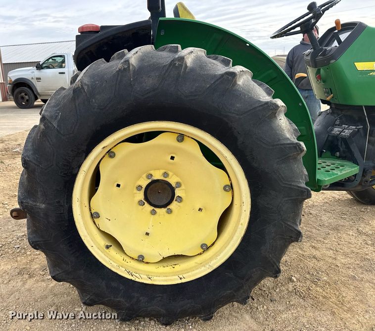 image for item EG7019 2003 John Deere 5105 tractor