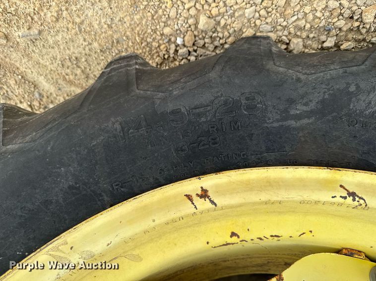 image for item EG7019 2003 John Deere 5105 tractor