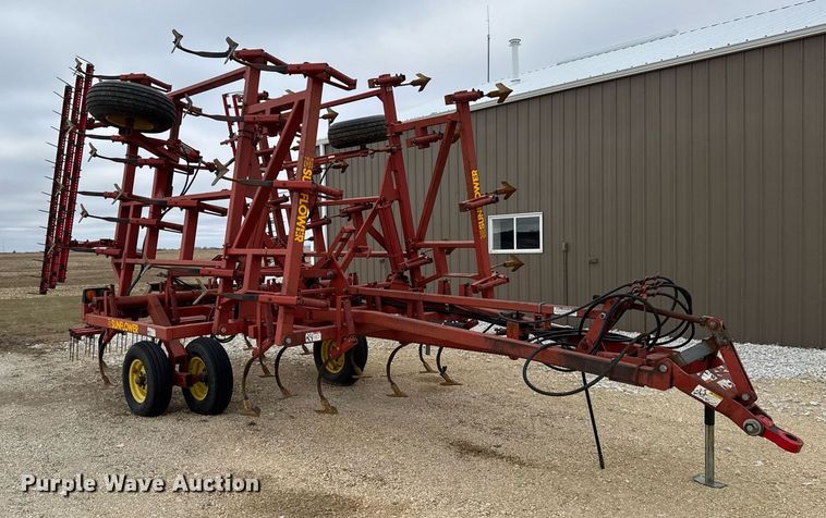 image for item EG7066 Sunflower 5033-24 field cultivator