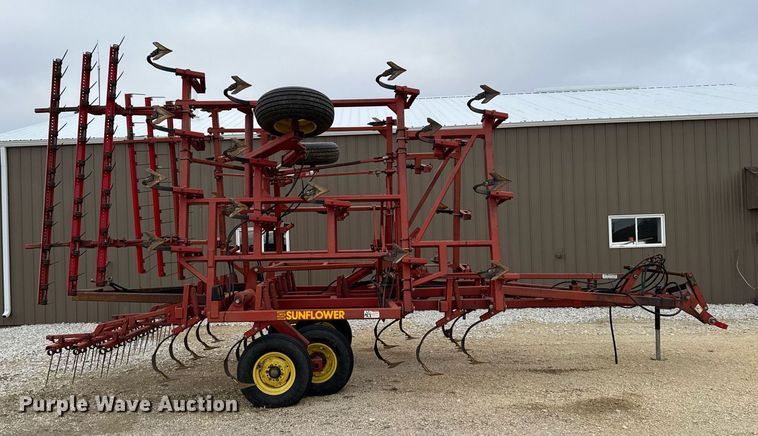 image for item EG7066 Sunflower 5033-24 field cultivator