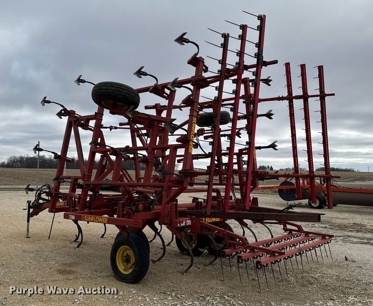 image for item EG7066 Sunflower 5033-24 field cultivator