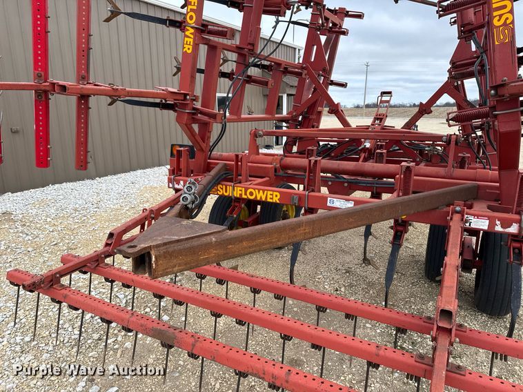 image for item EG7066 Sunflower 5033-24 field cultivator