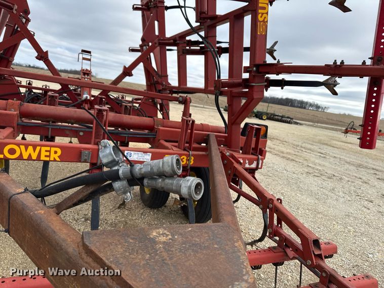 image for item EG7066 Sunflower 5033-24 field cultivator