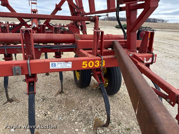 image for item EG7066 Sunflower 5033-24 field cultivator