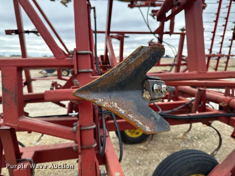 image for item EG7066 Sunflower 5033-24 field cultivator