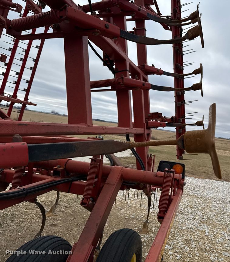 image for item EG7066 Sunflower 5033-24 field cultivator