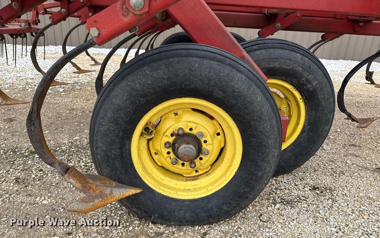 image for item EG7066 Sunflower 5033-24 field cultivator