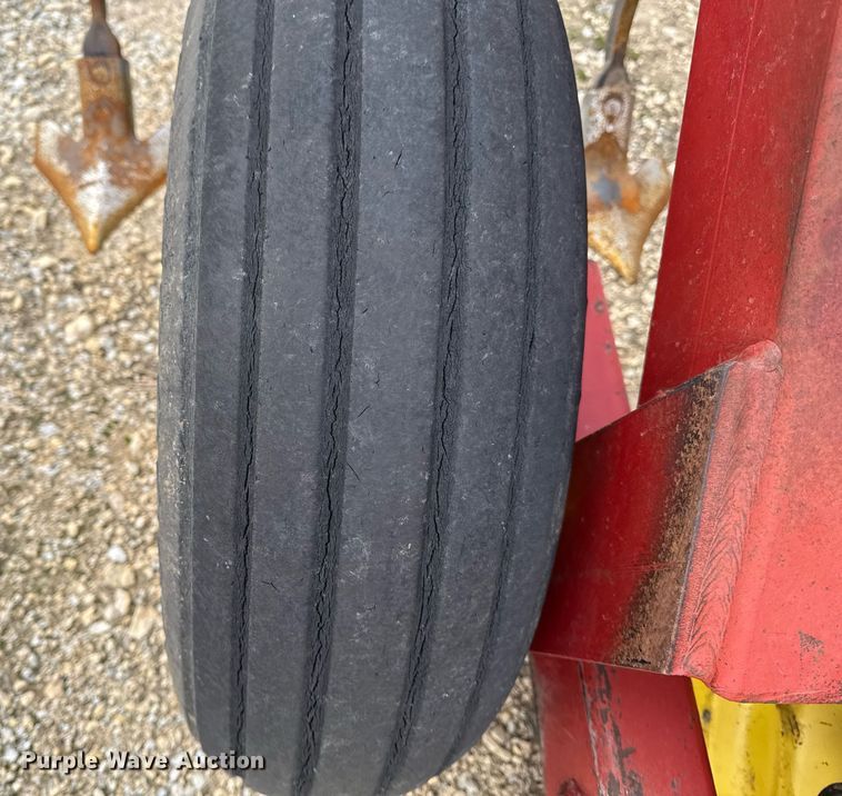 image for item EG7066 Sunflower 5033-24 field cultivator