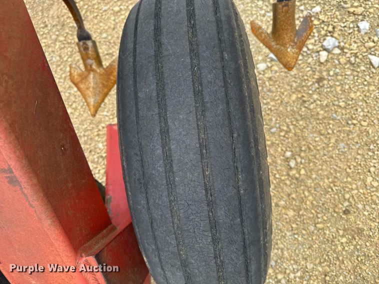 image for item EG7066 Sunflower 5033-24 field cultivator